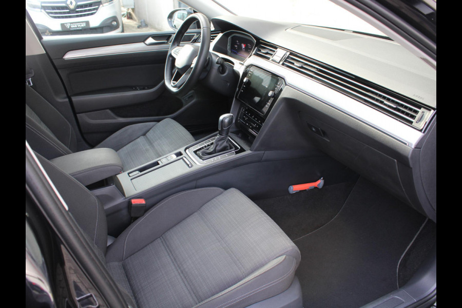 Volkswagen Passat Variant 1.5 TSI Business | PANORAMISCH SCHUIFDAK | WINTER PAKKET | APPLE CARPLAY | TREKHAAK |