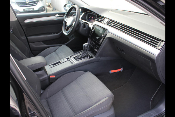 Volkswagen Passat Variant 1.5 TSI Business | PANORAMISCH SCHUIFDAK | WINTER PAKKET | APPLE CARPLAY | TREKHAAK |