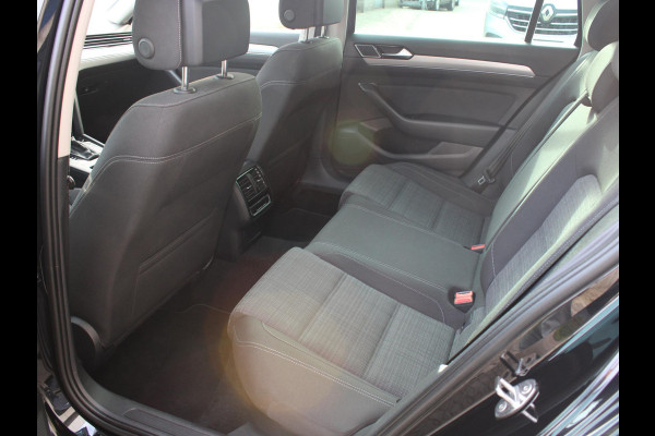 Volkswagen Passat Variant 1.5 TSI Business | PANORAMISCH SCHUIFDAK | WINTER PAKKET | APPLE CARPLAY | TREKHAAK |
