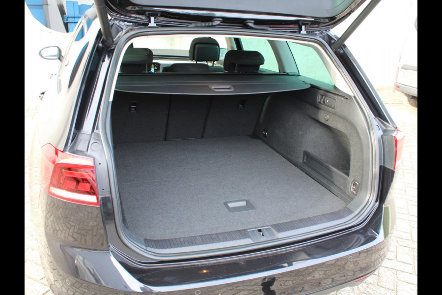 Volkswagen Passat Variant 1.5 TSI Business | PANORAMISCH SCHUIFDAK | WINTER PAKKET | APPLE CARPLAY | TREKHAAK |