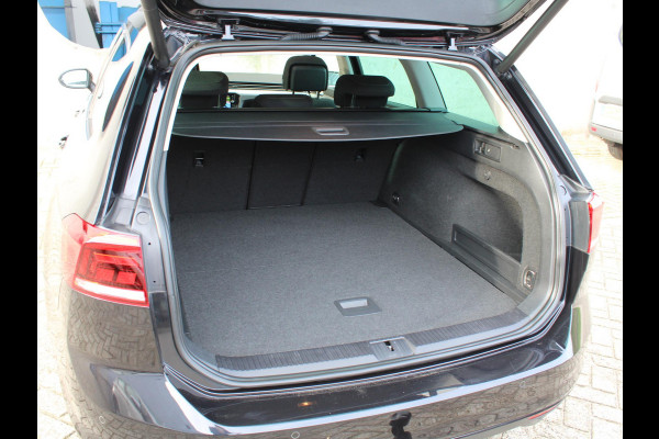Volkswagen Passat Variant 1.5 TSI Business | PANORAMISCH SCHUIFDAK | WINTER PAKKET | APPLE CARPLAY | TREKHAAK |