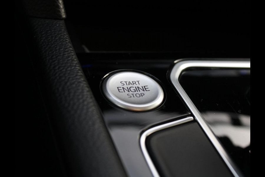 Volkswagen Passat Variant 1.5 TSI Business | PANORAMISCH SCHUIFDAK | WINTER PAKKET | APPLE CARPLAY | TREKHAAK |