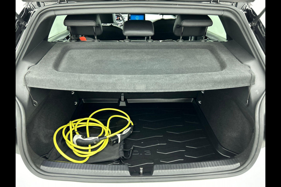 Volkswagen ID.3 Pro Edition 58 kWh SOH 90 % Climate Control Navigatie Apple Carplay PDC VA + Camera Adaptive Cruise Control Full LED Stoel/Stuurverwarming Alcantara bekleding