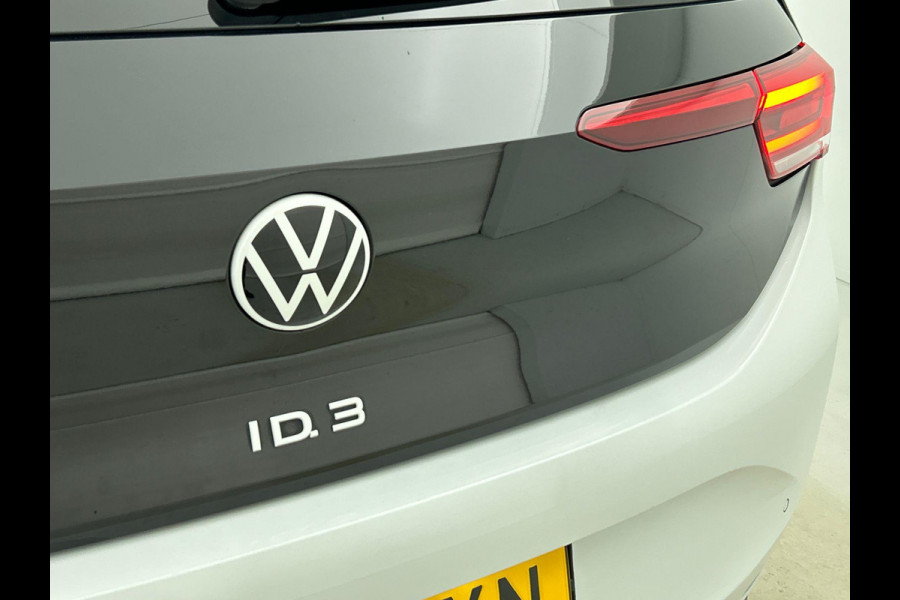 Volkswagen ID.3 Pro Edition 58 kWh SOH 90 % Climate Control Navigatie Apple Carplay PDC VA + Camera Adaptive Cruise Control Full LED Stoel/Stuurverwarming Alcantara bekleding