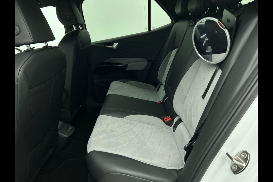 Volkswagen ID.3 Pro Edition 58 kWh SOH 90 % Climate Control Navigatie Apple Carplay PDC VA + Camera Adaptive Cruise Control Full LED Stoel/Stuurverwarming Alcantara bekleding