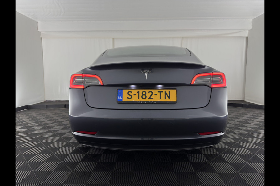 Tesla Model 3 RWD 60 kWh [3-Fase-11kW] {SoH-88%} (INCL-BTW) Aut. *HEATPUMP | PANO | AUTOPILOT | LEATHER | KEYLESS | FULL-LED | MEMORY-PACK | TOPVIEW | DAB | CARPLAY | DIGI-COCKPIT | LANE-ASSIST | HEATED-COMFORTSEATS | 18"ALU*