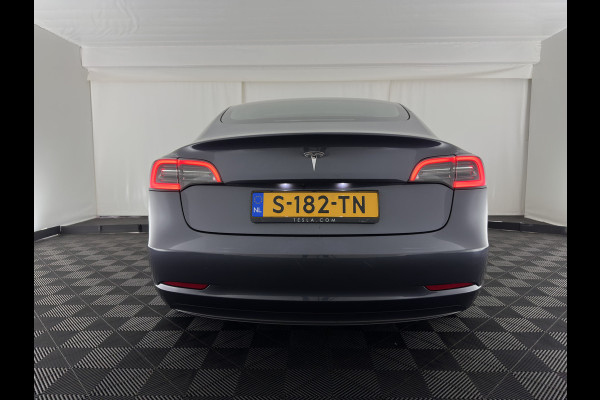 Tesla Model 3 RWD 60 kWh [3-Fase-11kW] {SoH-88%} (INCL-BTW) Aut. *HEATPUMP | PANO | AUTOPILOT | LEATHER | KEYLESS | FULL-LED | MEMORY-PACK | TOPVIEW | DAB | CARPLAY | DIGI-COCKPIT | LANE-ASSIST | HEATED-COMFORTSEATS | 18"ALU*