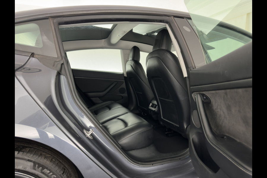 Tesla Model 3 RWD 60 kWh [3-Fase-11kW] {SoH-88%} (INCL-BTW) Aut. *HEATPUMP | PANO | AUTOPILOT | LEATHER | KEYLESS | FULL-LED | MEMORY-PACK | TOPVIEW | DAB | CARPLAY | DIGI-COCKPIT | LANE-ASSIST | HEATED-COMFORTSEATS | 18"ALU*