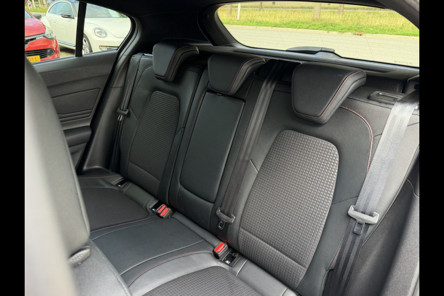 Ford Focus 1.0 Titanium Business Automaat / Keyless / Carplay / Navigatie / PDC v+a