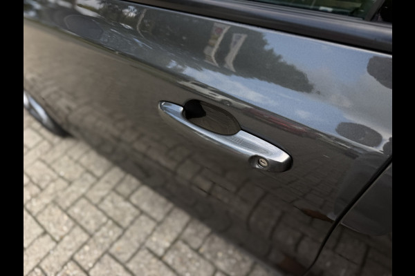 Ford Focus 1.0 Titanium Business Automaat / Keyless / Carplay / Navigatie / PDC v+a