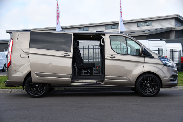 Ford Transit Custom 320 2.0 TDCI L2H1 Limited DC Raptor Edition Camera, Adaptieve Cruise, Carplay, 170PK, Automaat, PDC, 2 x Schuifdeur, Stoelverwarming, Uniek!