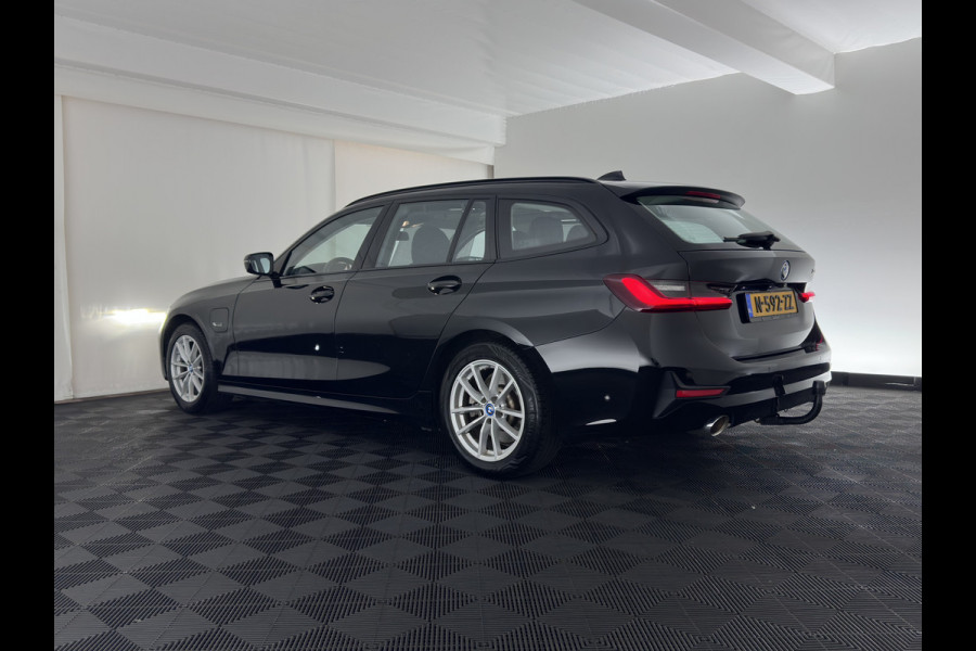 BMW 3 Serie Touring 320e Business Edition Plus (INCL-BTW) *AUT LASER-LED | LEATHER | HEATED-SPORTSEATS | HIFI-SOUND | KEYLESS | DIGI-COCKPIT | NAVI-FULLMAP | DAB | AMBIENTLIGHT | PRIVACY-GLASS | ECC | PDC | CRUISE | TOWBAR | 17iINCH*