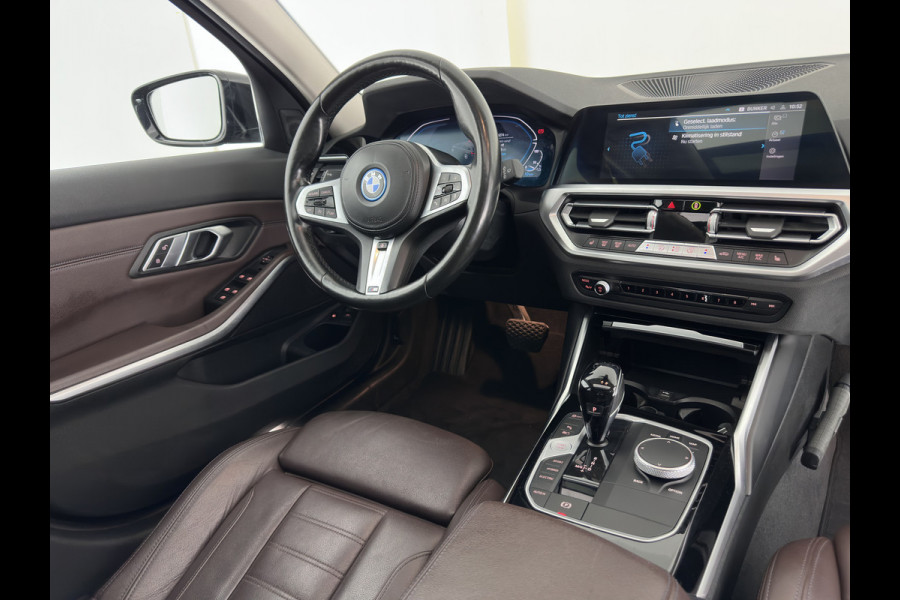 BMW 3 Serie Touring 320e Business Edition Plus (INCL-BTW) *AUT LASER-LED | LEATHER | HEATED-SPORTSEATS | HIFI-SOUND | KEYLESS | DIGI-COCKPIT | NAVI-FULLMAP | DAB | AMBIENTLIGHT | PRIVACY-GLASS | ECC | PDC | CRUISE | TOWBAR | 17iINCH*