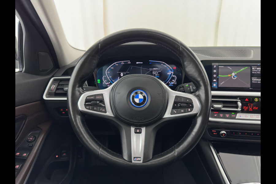 BMW 3 Serie Touring 320e Business Edition Plus (INCL-BTW) *AUT LASER-LED | LEATHER | HEATED-SPORTSEATS | HIFI-SOUND | KEYLESS | DIGI-COCKPIT | NAVI-FULLMAP | DAB | AMBIENTLIGHT | PRIVACY-GLASS | ECC | PDC | CRUISE | TOWBAR | 17iINCH*
