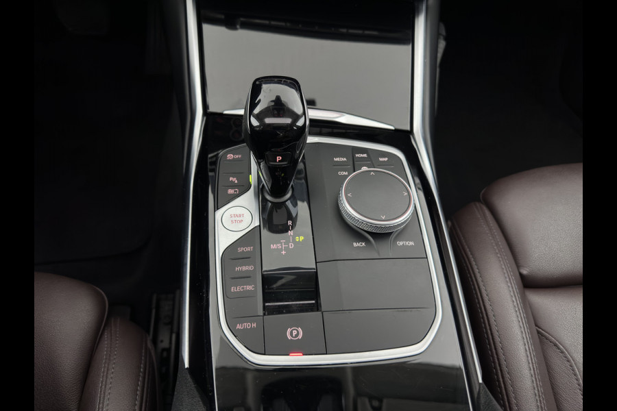 BMW 3 Serie Touring 320e Business Edition Plus (INCL-BTW) *AUT LASER-LED | LEATHER | HEATED-SPORTSEATS | HIFI-SOUND | KEYLESS | DIGI-COCKPIT | NAVI-FULLMAP | DAB | AMBIENTLIGHT | PRIVACY-GLASS | ECC | PDC | CRUISE | TOWBAR | 17iINCH*