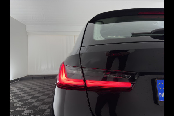 BMW 3 Serie Touring 320e Business Edition Plus (INCL-BTW) *AUT LASER-LED | LEATHER | HEATED-SPORTSEATS | HIFI-SOUND | KEYLESS | DIGI-COCKPIT | NAVI-FULLMAP | DAB | AMBIENTLIGHT | PRIVACY-GLASS | ECC | PDC | CRUISE | TOWBAR | 17iINCH*