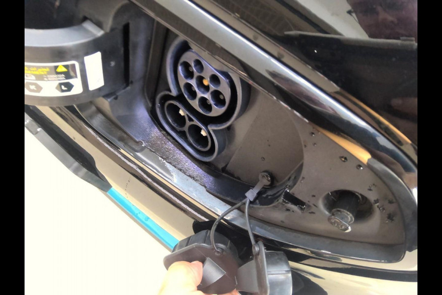 Kia e-Niro DynamicPlusLine 64 kWh SOH 98% | Schuif - Kanteldak | Navigatie | VERWACHT!