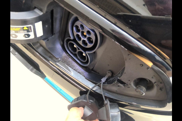 Kia e-Niro DynamicPlusLine 64 kWh SOH 98% | Schuif - Kanteldak | Navigatie | VERWACHT!