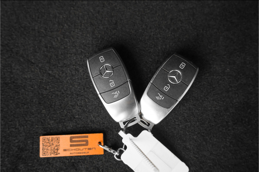 Mercedes-Benz EQB 300 4MATIC 67 kWh Pano Distronic Plus Multi Contourstoelen Memory Keyless
