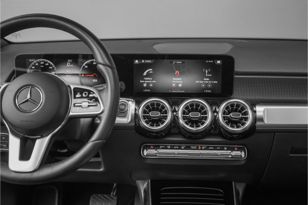 Mercedes-Benz EQB 300 4MATIC 67 kWh Pano Distronic Plus Multi Contourstoelen Memory Keyless