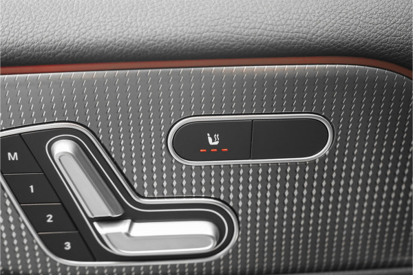 Mercedes-Benz EQB 300 4MATIC 67 kWh Pano Distronic Plus Multi Contourstoelen Memory Keyless