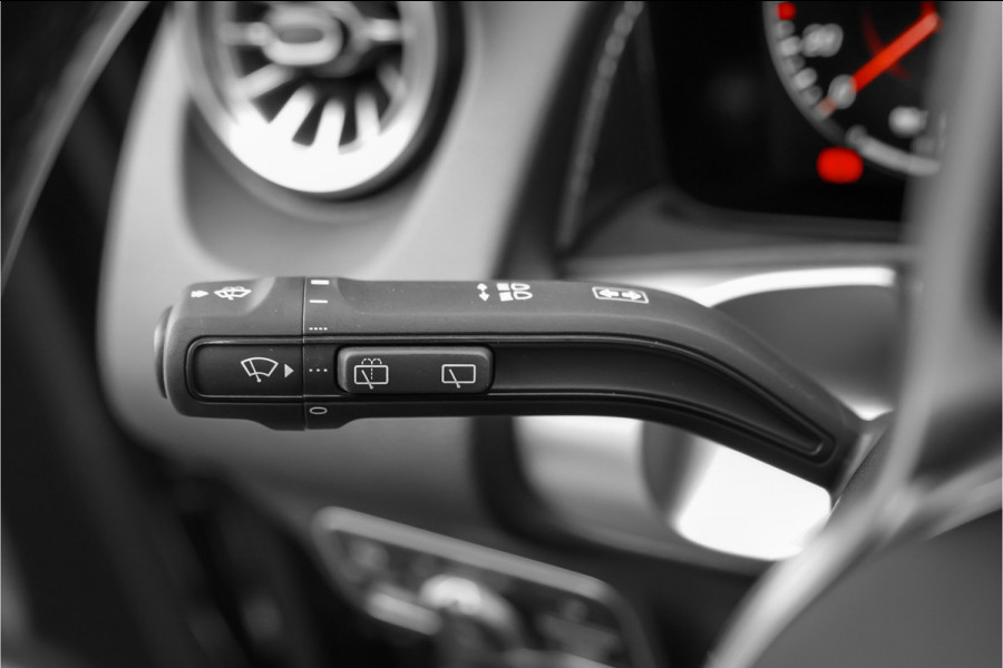 Mercedes-Benz EQB 300 4MATIC 67 kWh Pano Distronic Plus Multi Contourstoelen Memory Keyless