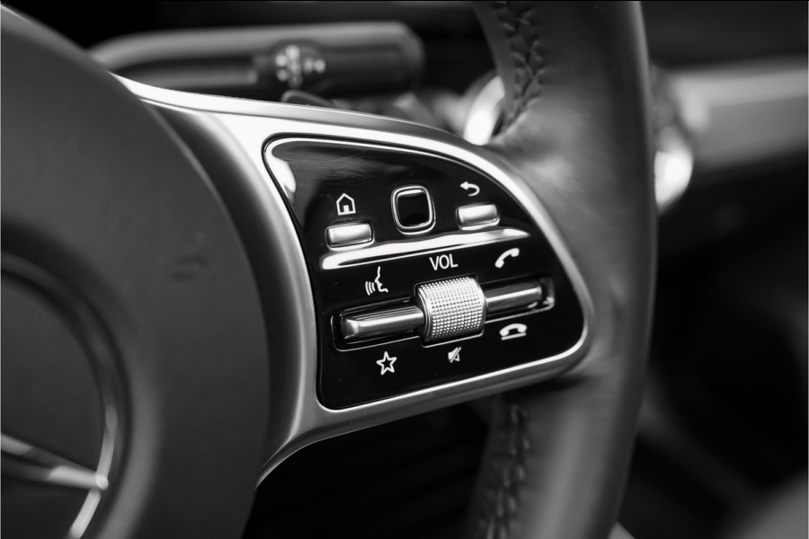 Mercedes-Benz EQB 300 4MATIC 67 kWh Pano Distronic Plus Multi Contourstoelen Memory Keyless