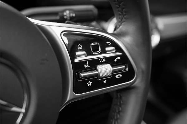 Mercedes-Benz EQB 300 4MATIC 67 kWh Pano Distronic Plus Multi Contourstoelen Memory Keyless