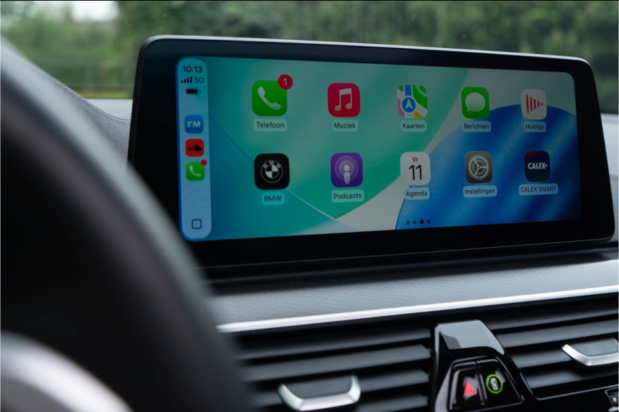 BMW 5 Serie 530e M Sport / M Sportstoelen/ Schuif-kanteldak/ Harman Kardon/ Head-up/ 210 kW