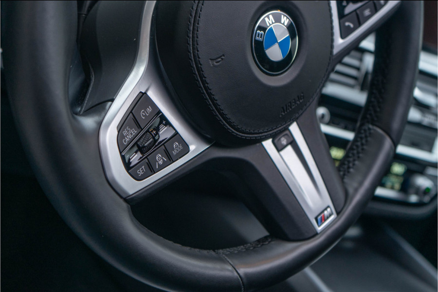 BMW 5 Serie 530e M Sport / M Sportstoelen/ Schuif-kanteldak/ Harman Kardon/ Head-up/ 210 kW