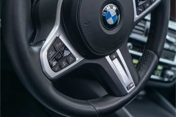 BMW 5 Serie 530e M Sport / M Sportstoelen/ Schuif-kanteldak/ Harman Kardon/ Head-up/ 210 kW