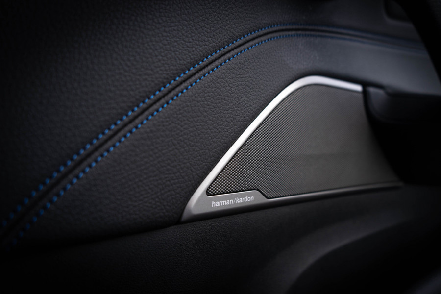 BMW 5 Serie 530e M Sport / M Sportstoelen/ Schuif-kanteldak/ Harman Kardon/ Head-up/ 210 kW
