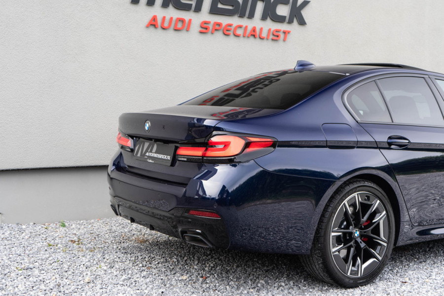 BMW 5 Serie 530e M Sport / M Sportstoelen/ Schuif-kanteldak/ Harman Kardon/ Head-up/ 210 kW