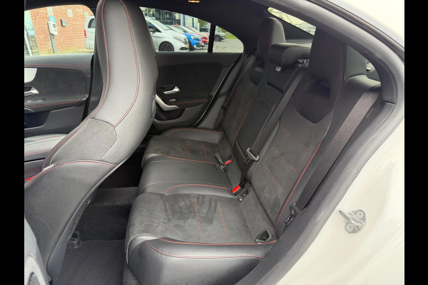 Mercedes-Benz CLA-Klasse 250 e Hybride AMG Night pakket Panorama Ambient light