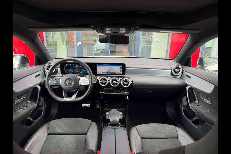 Mercedes-Benz CLA-Klasse 250 e Hybride AMG Night pakket Panorama Ambient light