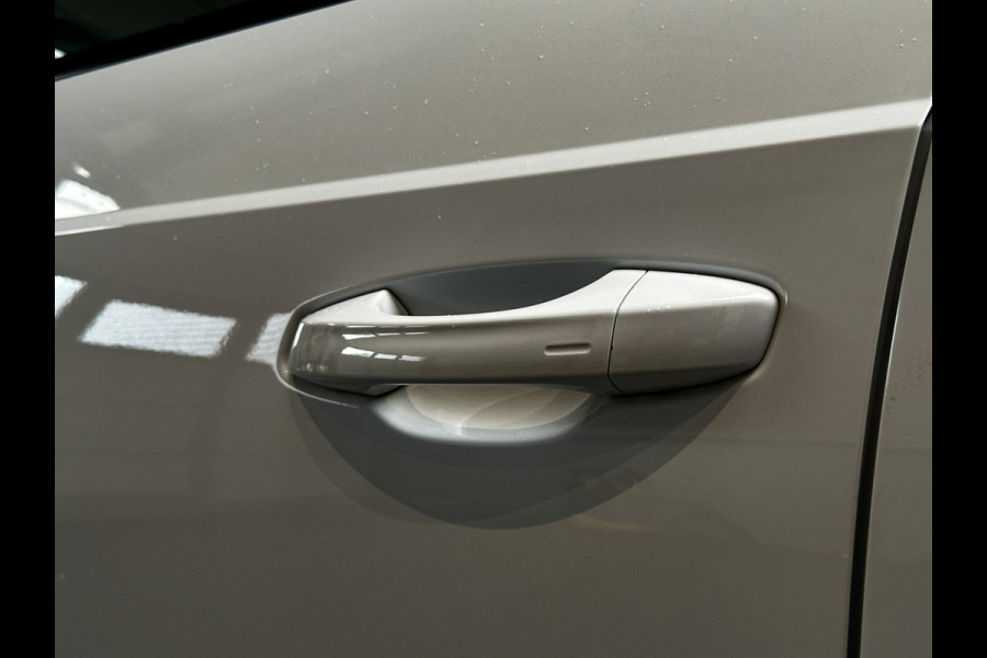Audi Q3 45 TFSI e 3x S-Line 245PK | Pano | Keyless | Camera | Matrix | ACC | Lane | 1e eig