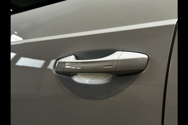 Audi Q3 45 TFSI e 3x S-Line 245PK | Pano | Keyless | Camera | Matrix | ACC | Lane | 1e eig