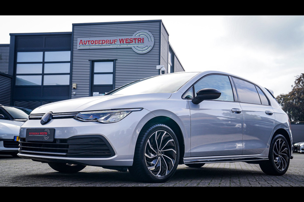 Volkswagen Golf 1.5 TSI Sport | R-line Difuser | Sport uitlaat met kleppensysteem | Navigatie | Lane Assist | Apple Carplay |