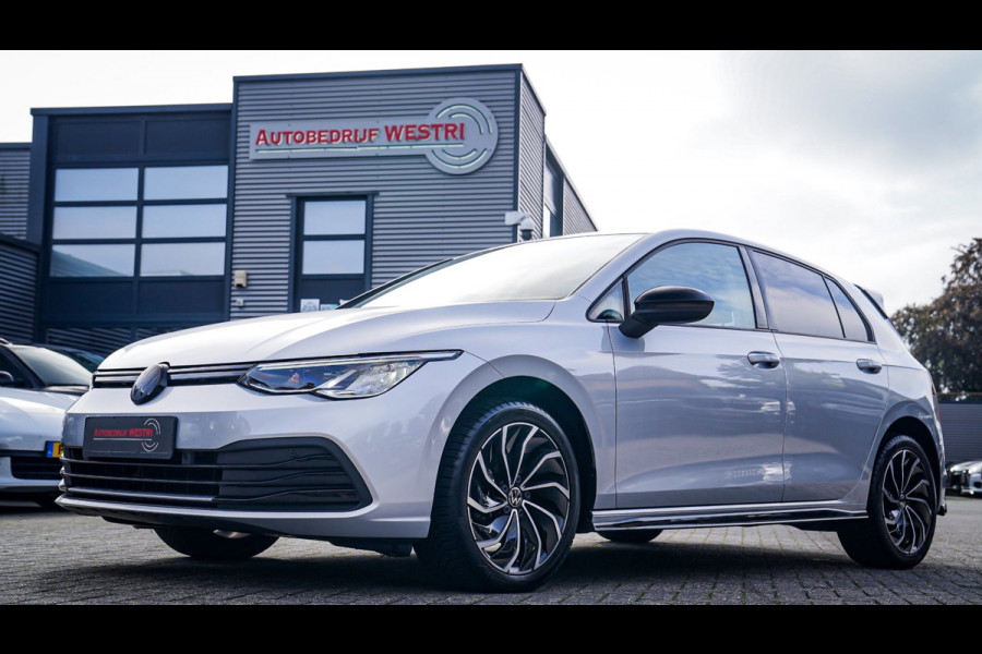 Volkswagen Golf 1.5 TSI Sport | R-line Difuser | Sport uitlaat met kleppensysteem | Navigatie | Lane Assist | Apple Carplay |