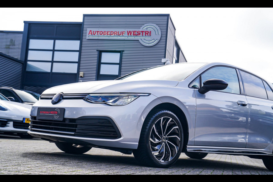 Volkswagen Golf 1.5 TSI Sport | R-line Difuser | Sport uitlaat met kleppensysteem | Navigatie | Lane Assist | Apple Carplay |