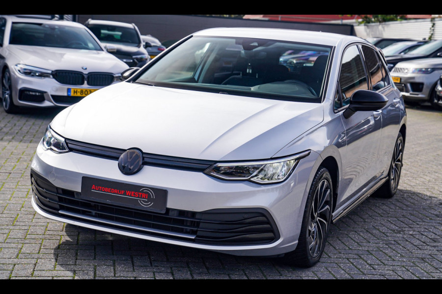 Volkswagen Golf 1.5 TSI Sport | R-line Difuser | Sport uitlaat met kleppensysteem | Navigatie | Lane Assist | Apple Carplay |