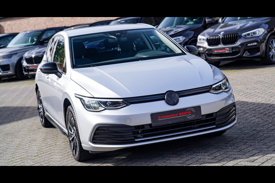 Volkswagen Golf 1.5 TSI Sport | R-line Difuser | Sport uitlaat met kleppensysteem | Navigatie | Lane Assist | Apple Carplay |