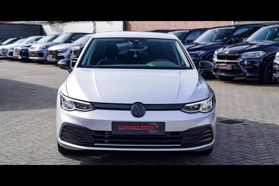 Volkswagen Golf 1.5 TSI Sport | R-line Difuser | Sport uitlaat met kleppensysteem | Navigatie | Lane Assist | Apple Carplay |
