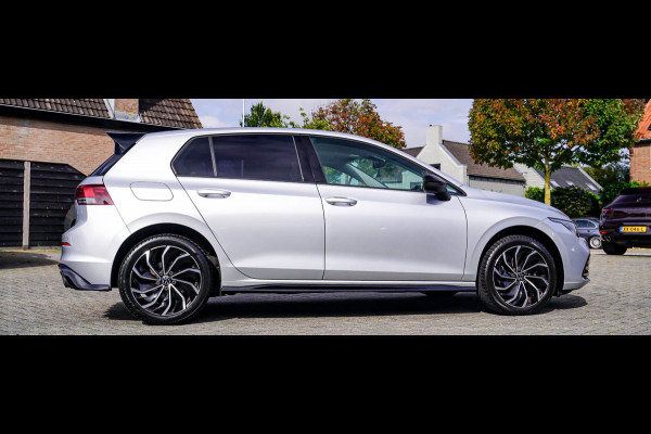 Volkswagen Golf 1.5 TSI Sport | R-line Difuser | Sport uitlaat met kleppensysteem | Navigatie | Lane Assist | Apple Carplay |