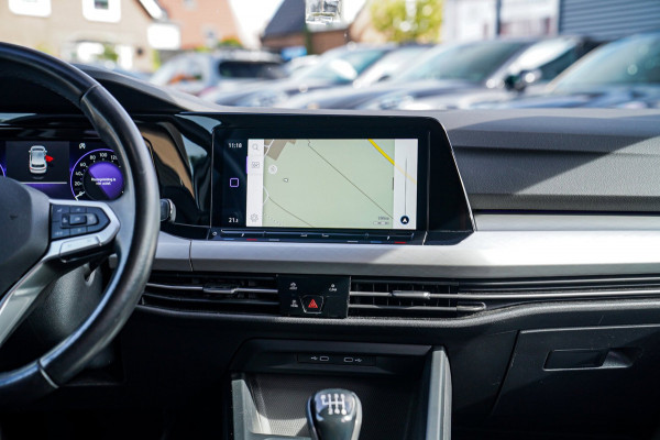 Volkswagen Golf 1.5 TSI Sport | R-line Difuser | Sport uitlaat met kleppensysteem | Navigatie | Lane Assist | Apple Carplay |