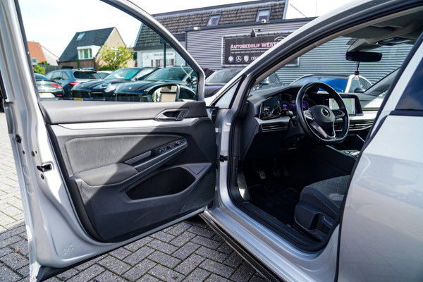 Volkswagen Golf 1.5 TSI Sport | R-line Difuser | Sport uitlaat met kleppensysteem | Navigatie | Lane Assist | Apple Carplay |