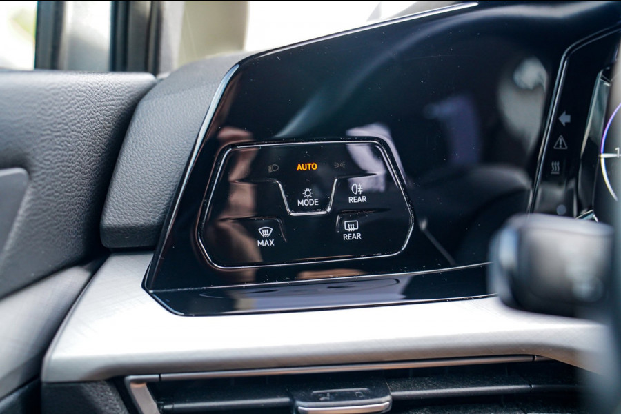 Volkswagen Golf 1.5 TSI Sport | R-line Difuser | Sport uitlaat met kleppensysteem | Navigatie | Lane Assist | Apple Carplay |