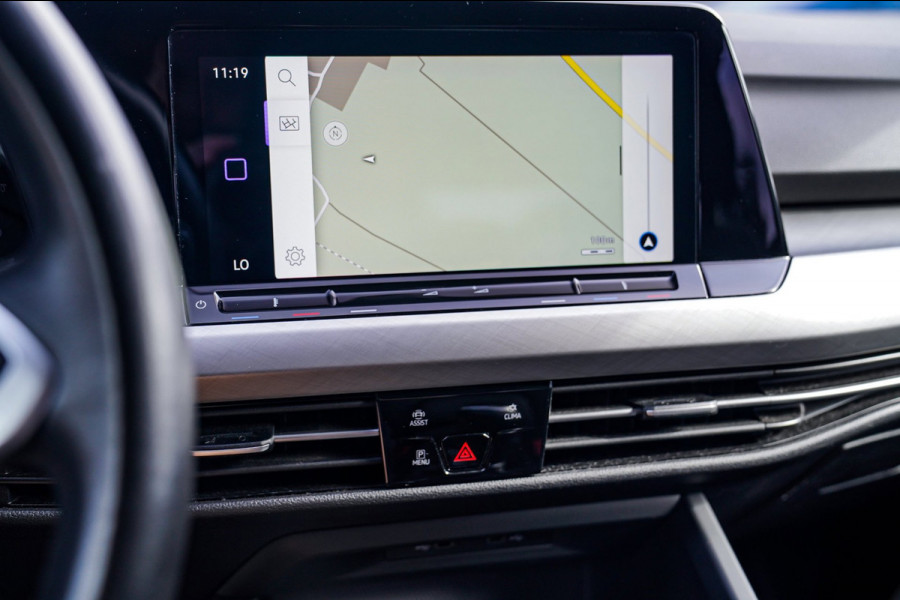Volkswagen Golf 1.5 TSI Sport | R-line Difuser | Sport uitlaat met kleppensysteem | Navigatie | Lane Assist | Apple Carplay |