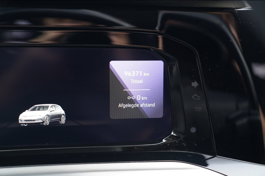 Volkswagen Golf 1.5 TSI Sport | R-line Difuser | Sport uitlaat met kleppensysteem | Navigatie | Lane Assist | Apple Carplay |