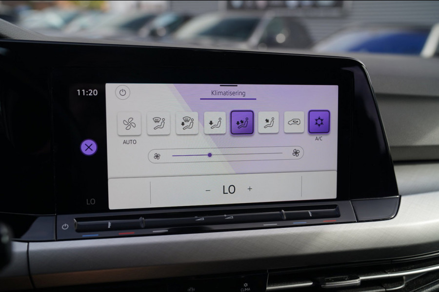 Volkswagen Golf 1.5 TSI Sport | R-line Difuser | Sport uitlaat met kleppensysteem | Navigatie | Lane Assist | Apple Carplay |